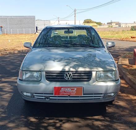 VOLKSWAGEN SANTANA 1.8 MI 8V GASOLINA 4P MANUAL